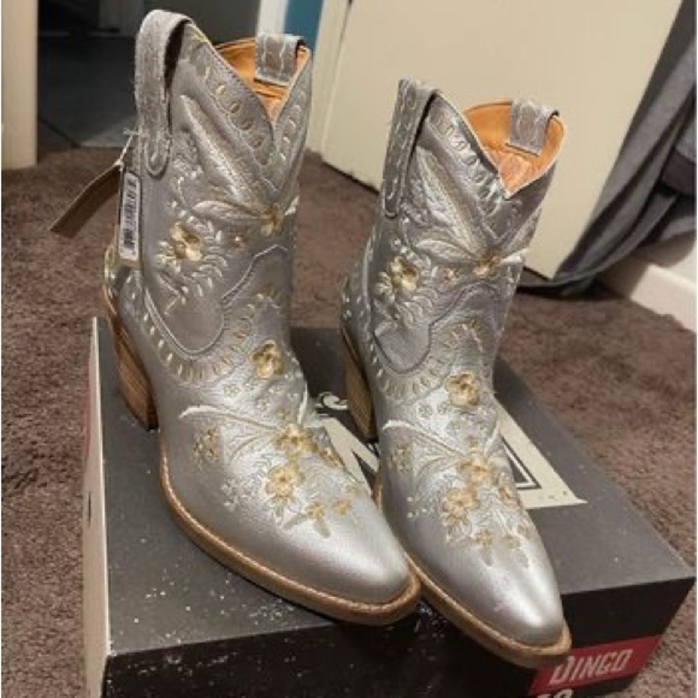 Dingo Primrose Boots New without tags